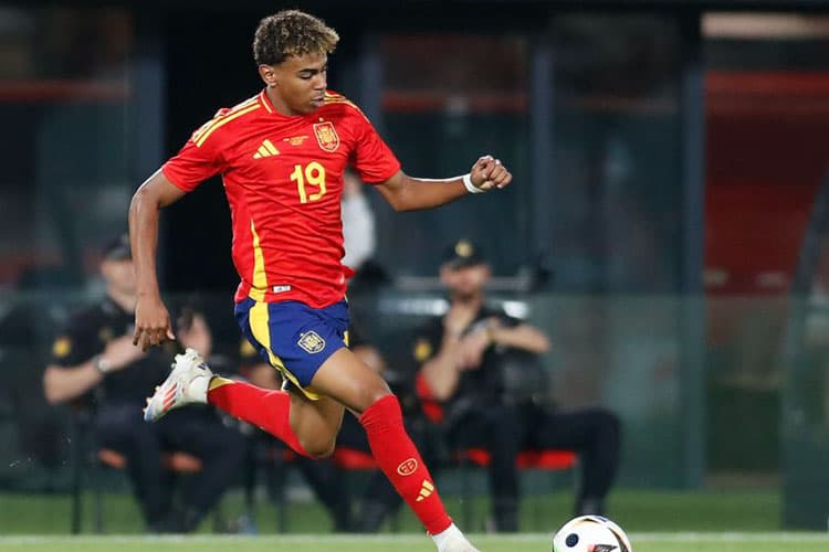 Luis de la Fuente: Sepak Bola Spanyol Kembali ke Tempat Semestinya