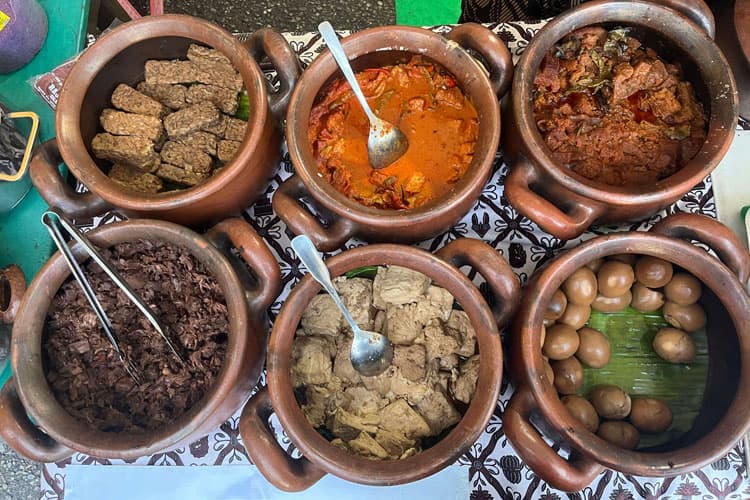 Perbedaan Gudeg Yogyakarta dan Solo, Dari Tampilan juga Rasa