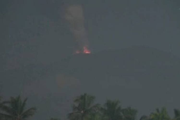 Gunung Ibu Erupsi, Abu Vulkanik Capai 600 Meter