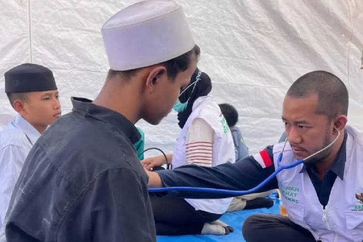 Baznas Bantu Korban Musala Ambruk di Ponpes Al Khoziny Sidoarjo dengan Layanan Kesehatan dan Dapur Umum
