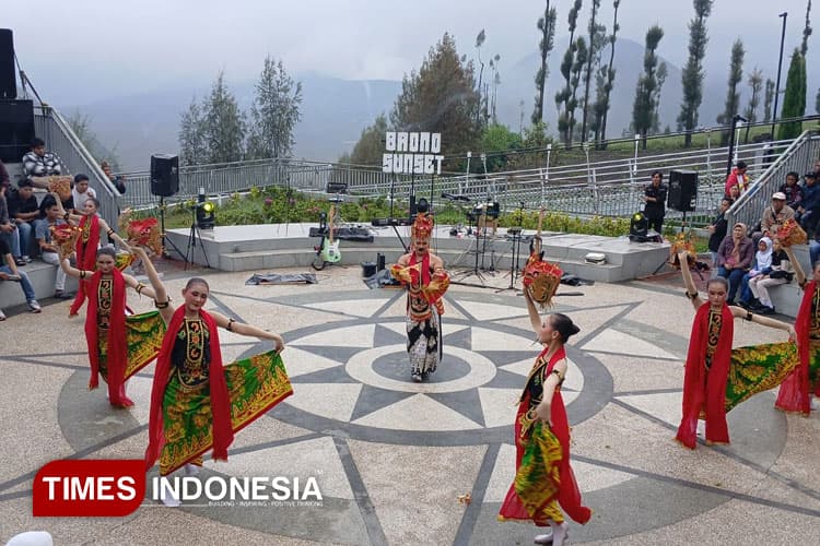 Sesi Ke-9, Bromo Sunset & Culture Terbang Go International