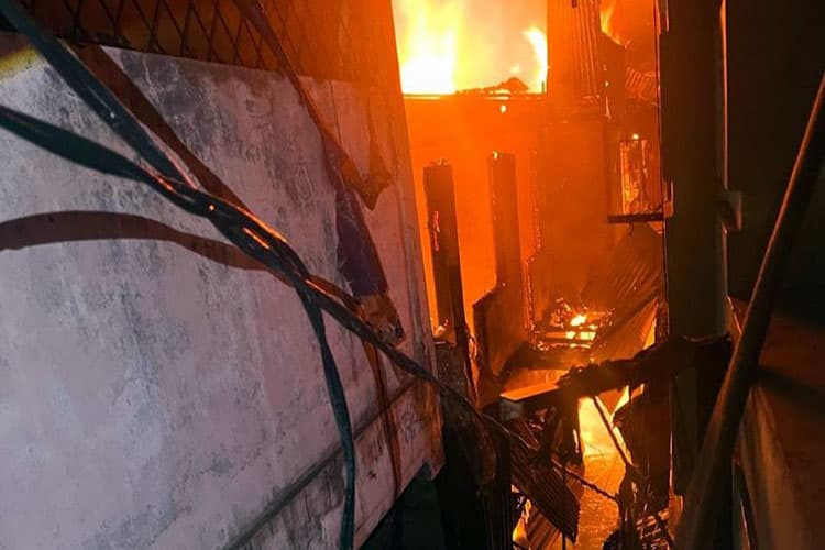 Pastikan Tak Ada Korban Jiwa, BPBD Evakuasi Korban Kebakaran Tambora