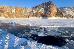 Tragedi Danau Baikal: Mobil Van Terperosok ke Es, 7 Wisatawan China Tewas