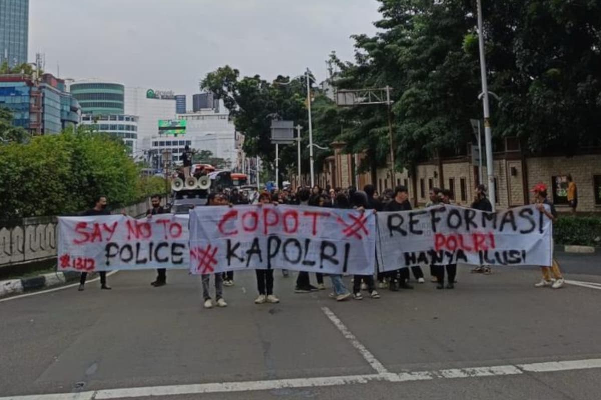 Aksi di Mabes Polri, Movenesia Dorong Evaluasi Kinerja