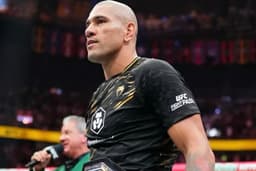Alex Pereira Lepas Sabuk Juara UFC, Jiri Prochazka Berebut Gelar Kosong di UFC 327