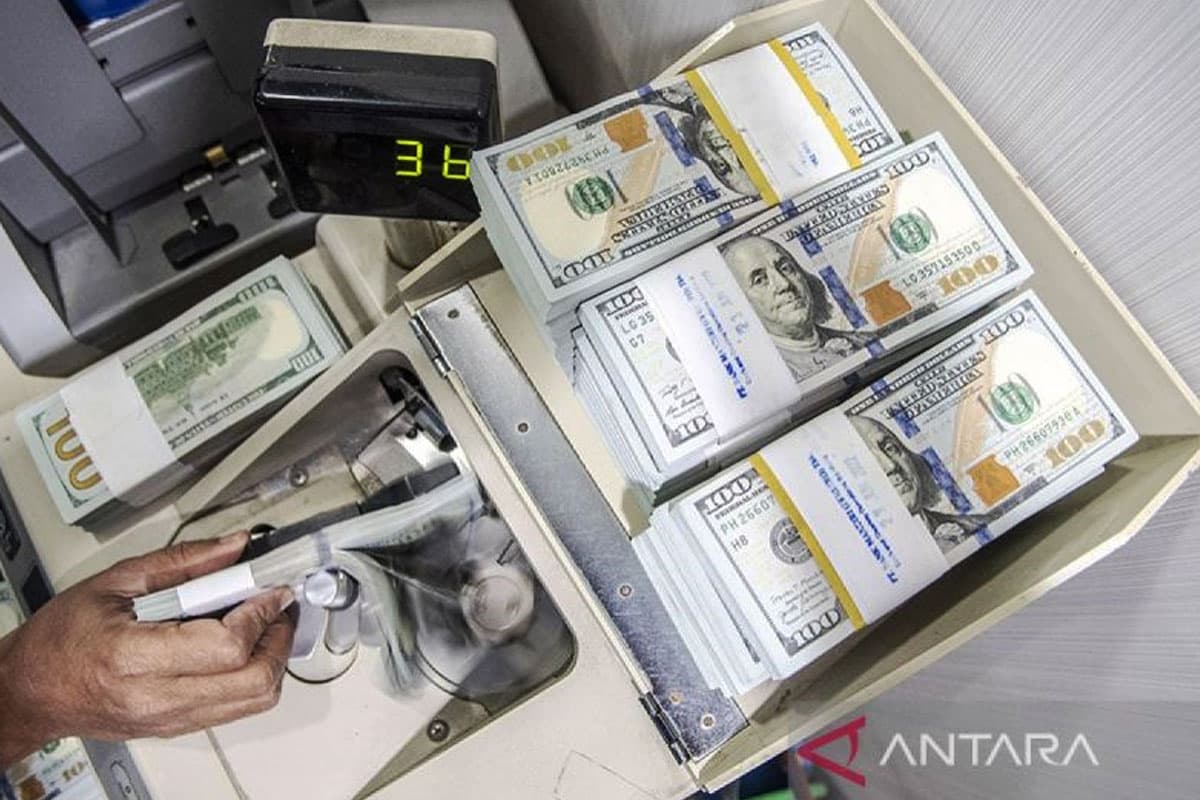 Cadangan Devisa RI Turun Tipis ke 151,9 Miliar Dolar