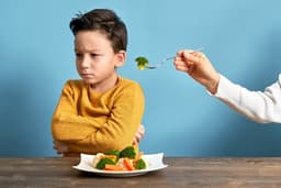 Rahasia Mengatasi Anak Picky Eater: Trik Sensorik yang Disarankan Dokter Anak