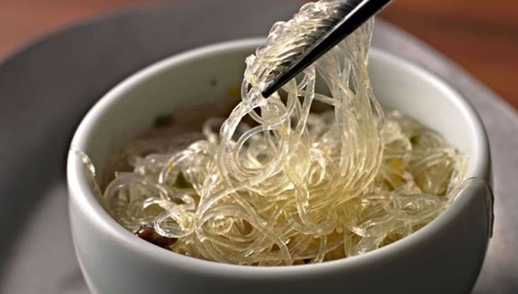 Sama-Sama Berupa Mi Putih, Tapi Soun dan Bihun Berbeda Lho!