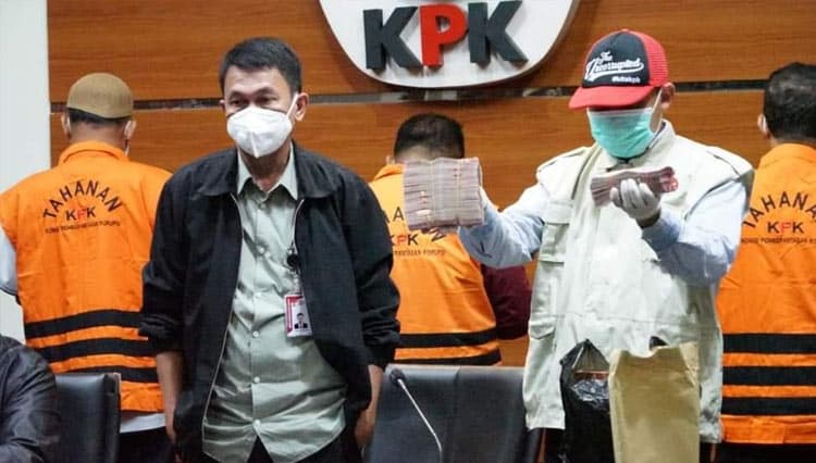 Kala Vonis Pencuri Kotak Amal Masjid Serupa Vonis Koruptor Mantan Ketum Partai