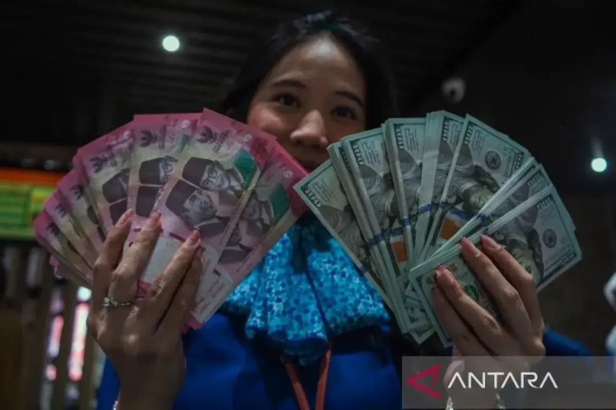 Rupiah Sentuh Rp17.883, BI Jaga Pasar Valas Nonstop 24 Jam