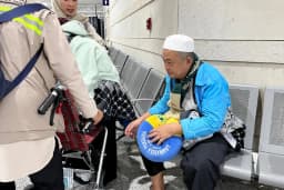 Kisah Haru Isrudin, Jemaah Haji PLM 13 yang Ikhlas Rawat Empat Lansia Selama Haji